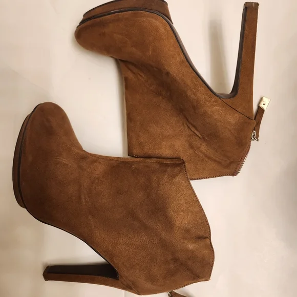 Trafaluc Suede Brown Ankle Boots - Picture 8 of 8